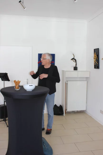 Knut Waschkau - Gewalt ist-02